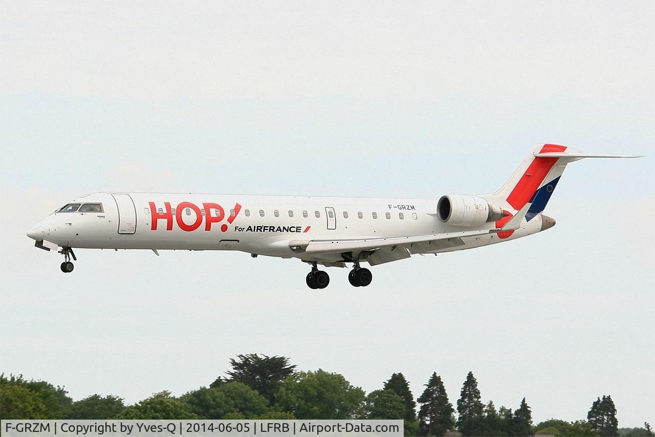 F-GRZM, Canadair CRJ-700 (CL-600-2C10) Regional Jet C/N 10263, Canadair Regional Jet CRJ-700, On final rwy 25L, Brest-Guipavas Airport (LFRB-BES)