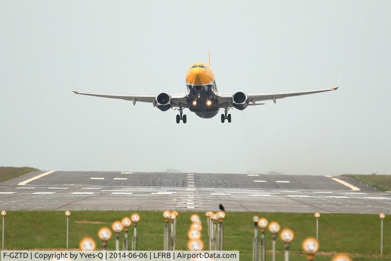 F-GZTD, 2003 Boeing 737-73V C/N 32418, Boeing 737-73V, Take off rwy 07R, Brest-Bretagne Airport (LFRB-BES)