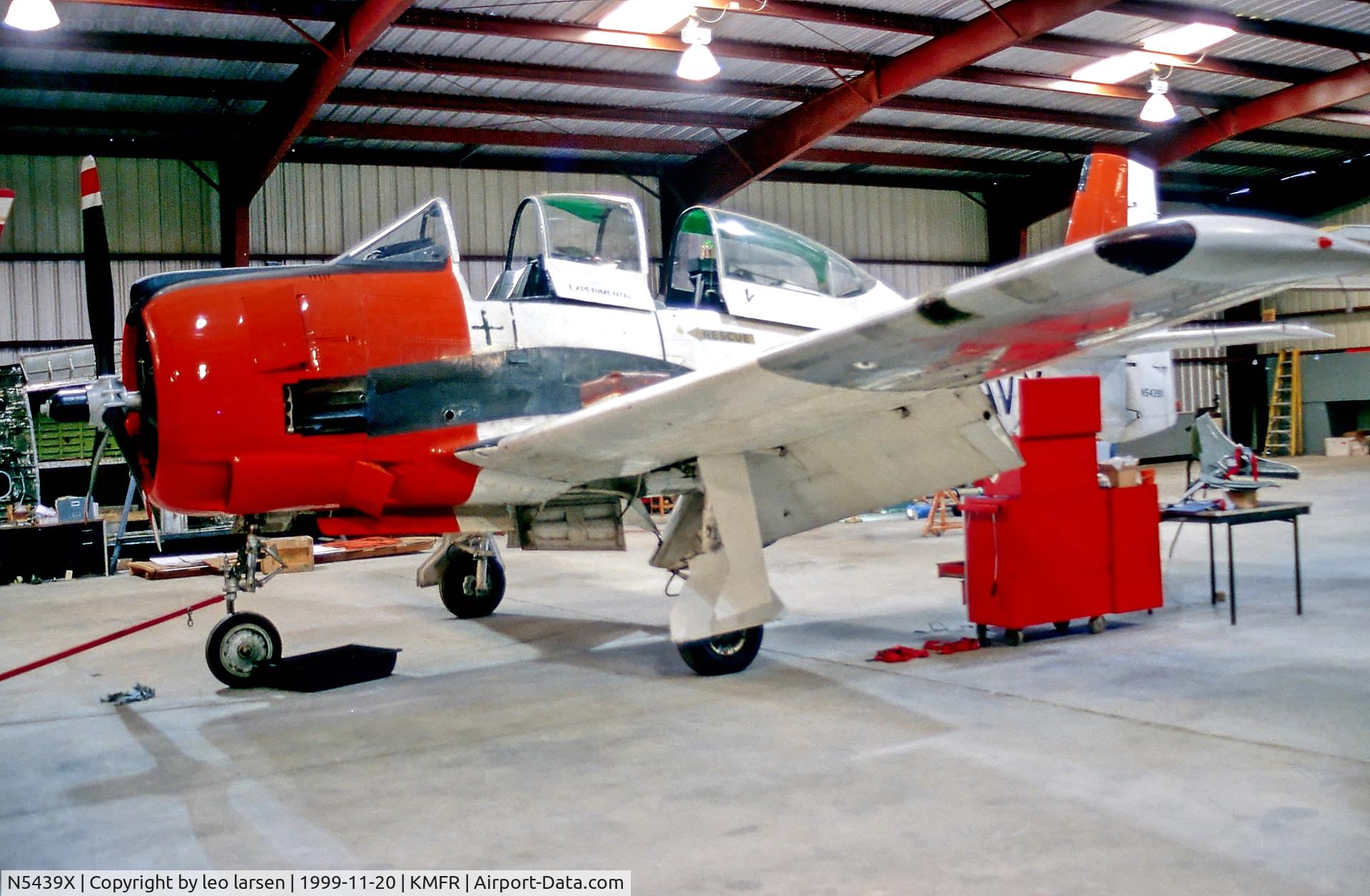 N5439X, 1956 North American T-28B Trojan C/N 200-106, Marana Pinal 20.11.99