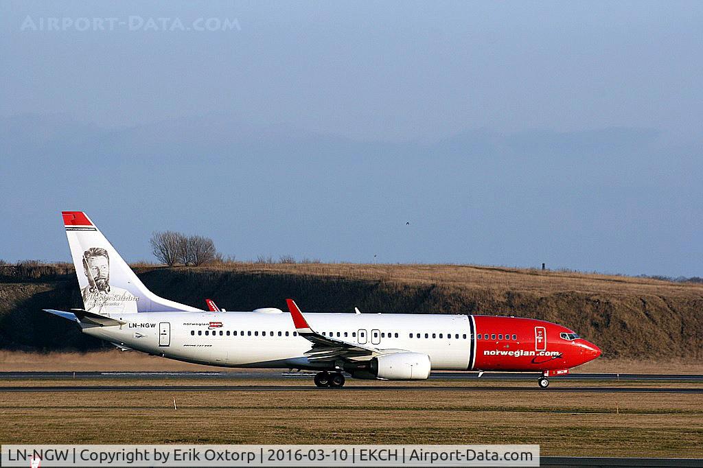 LN-NGW, 2014 Boeing 737-8JP C/N 39032, LN-NGW taxing for take off