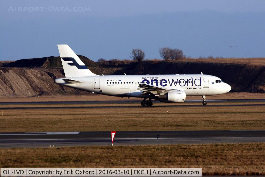 OH-LVD, 2000 Airbus A319-112 C/N 1352, OH-LVD taxing for take off