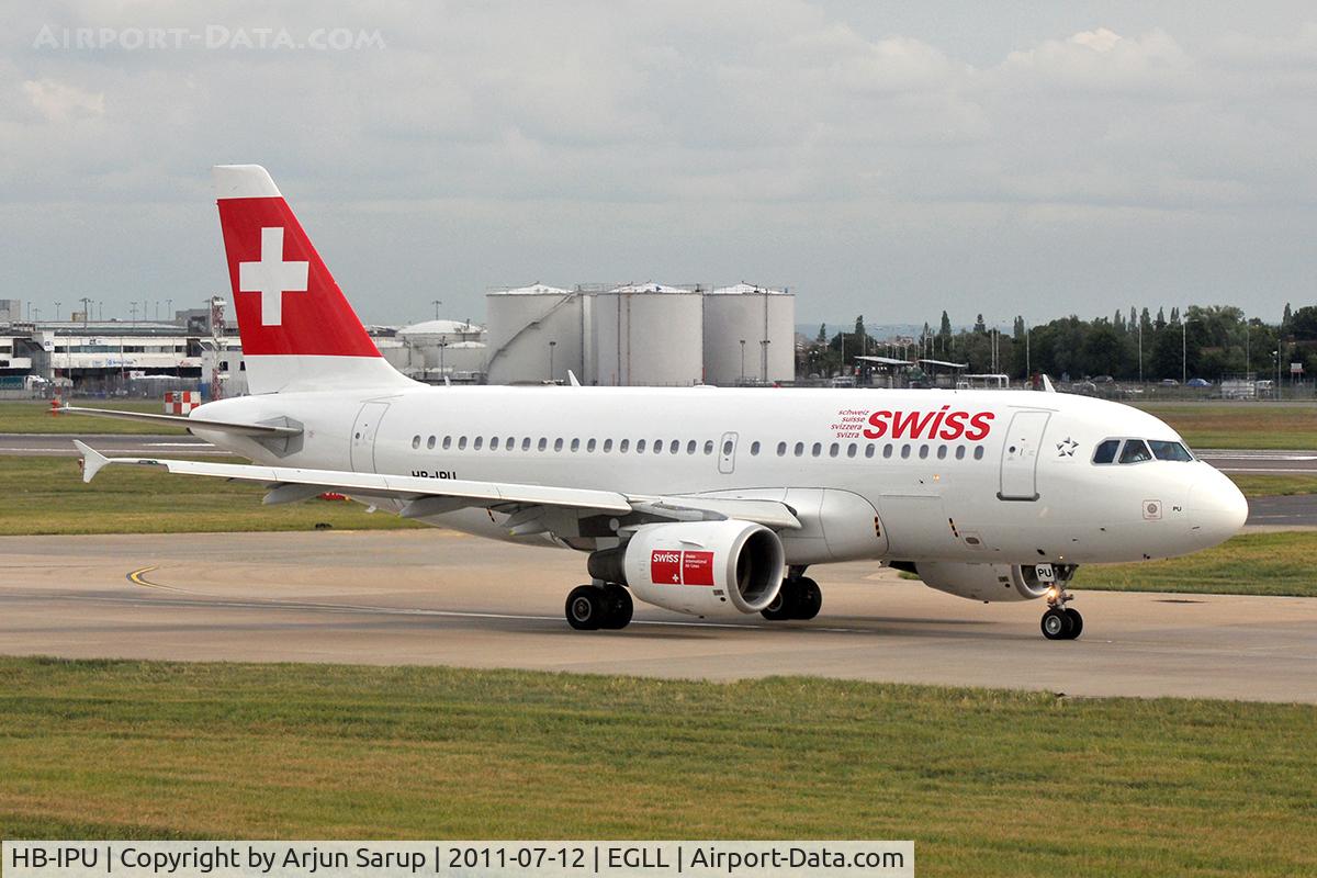 HB-IPU, 1997 Airbus A319-112 C/N 713, Taxiing out for departure.