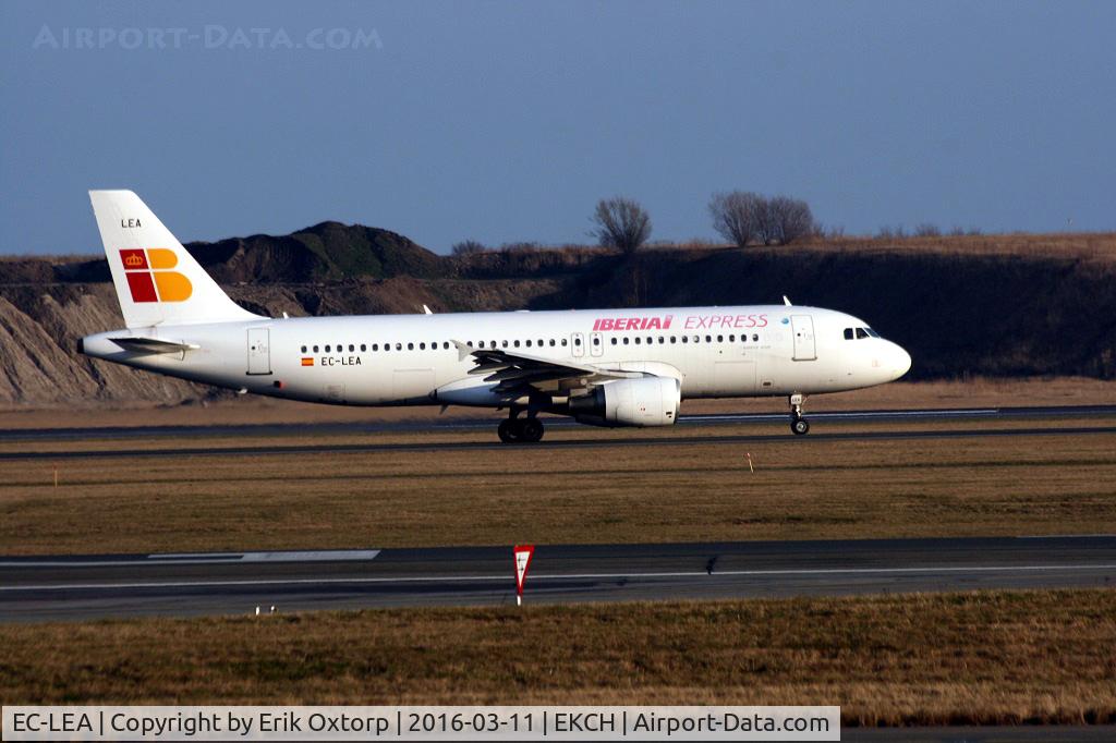 EC-LEA, 1999 Airbus A320-214 C/N 1099, EC-LEA taxing for takeoff