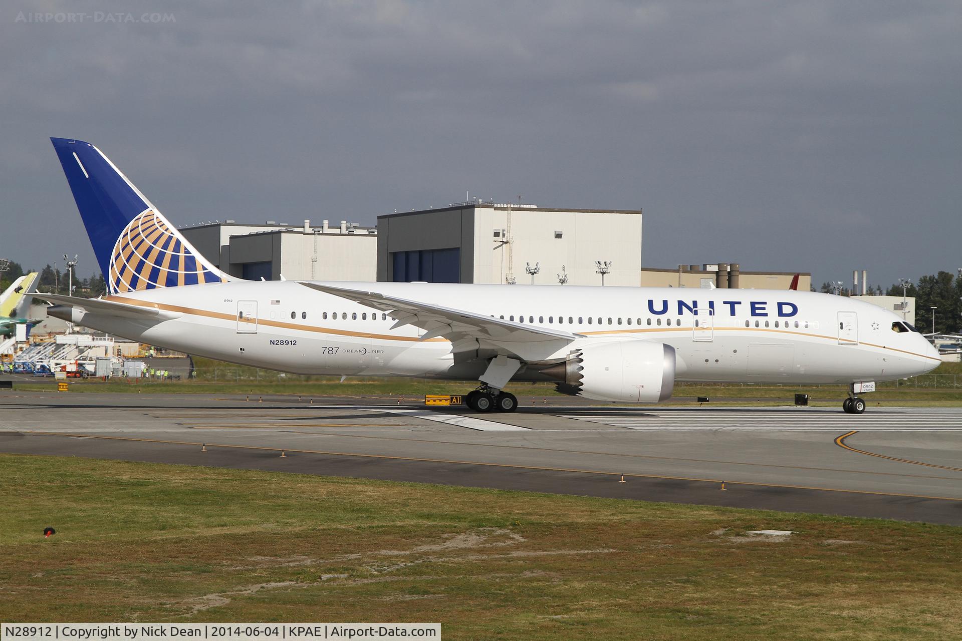N28912, 2014 Boeing 787-8 Dreamliner C/N 34828, Departing KPAE
