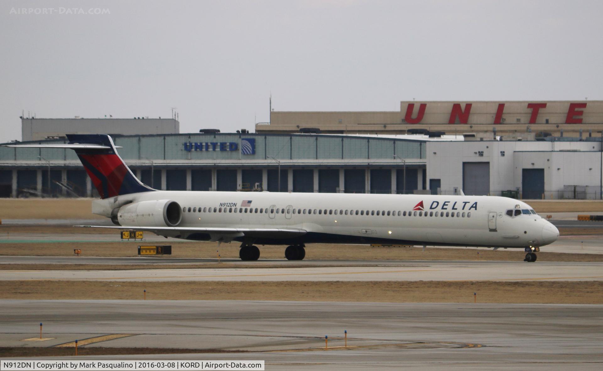 N912DN, 1996 McDonnell Douglas MD-90-30 C/N 53392, MD-90-30