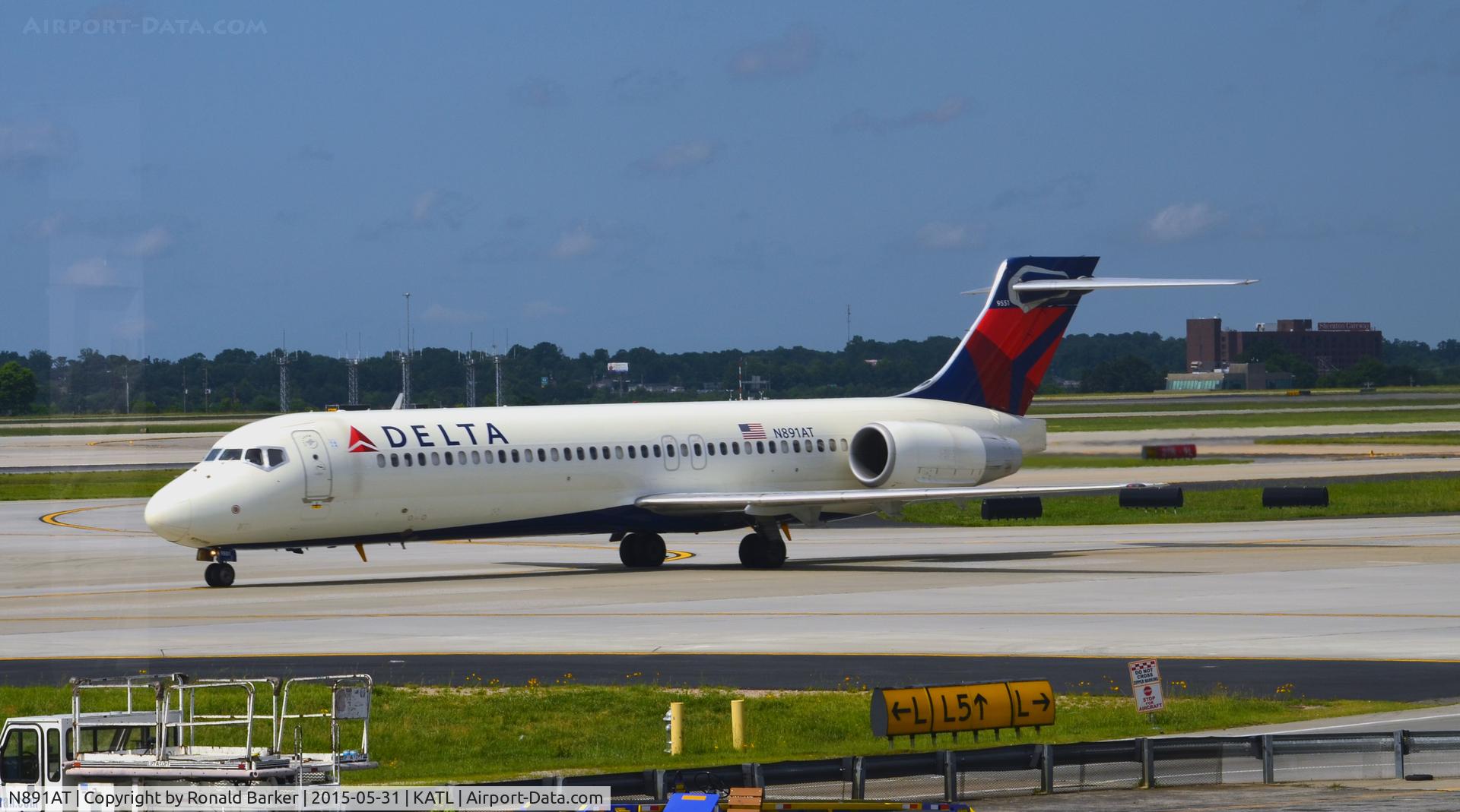 N891AT, 2004 Boeing 717-200 C/N 55043, Taxi to parking Atlanta