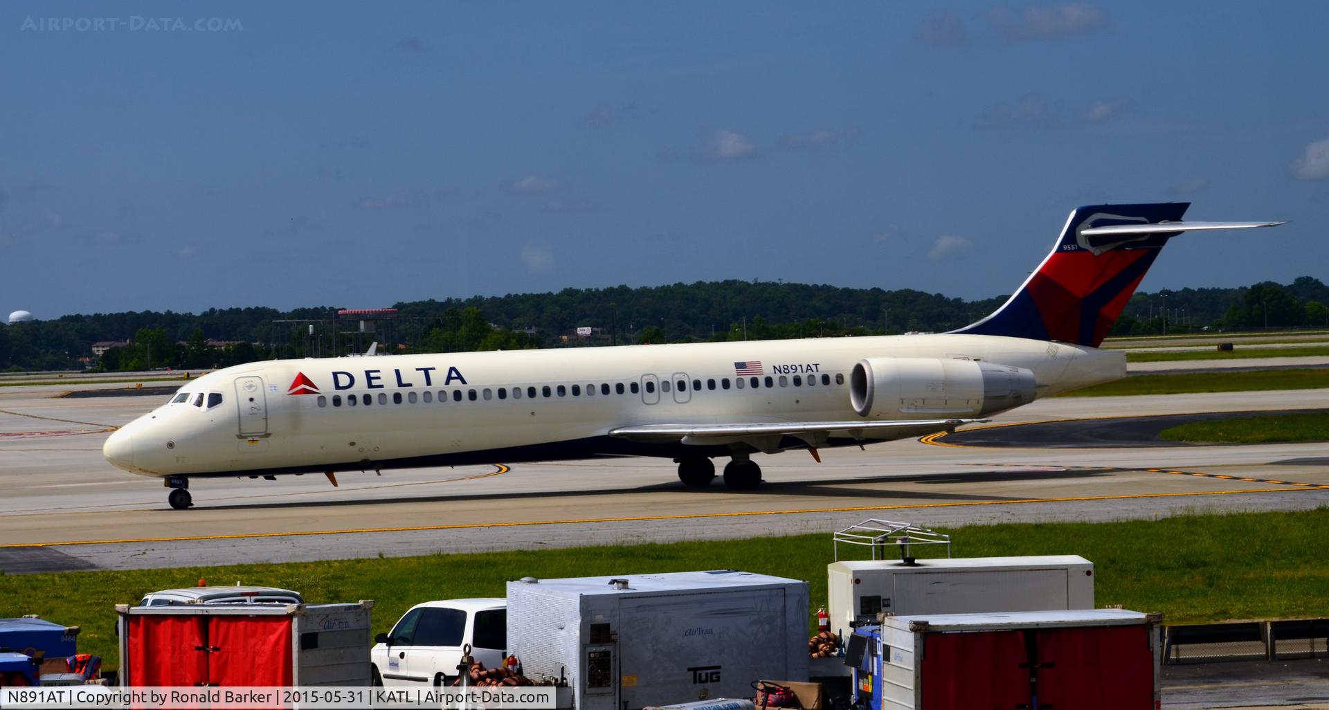N891AT, 2004 Boeing 717-200 C/N 55043, Taxi to parking Atlanta