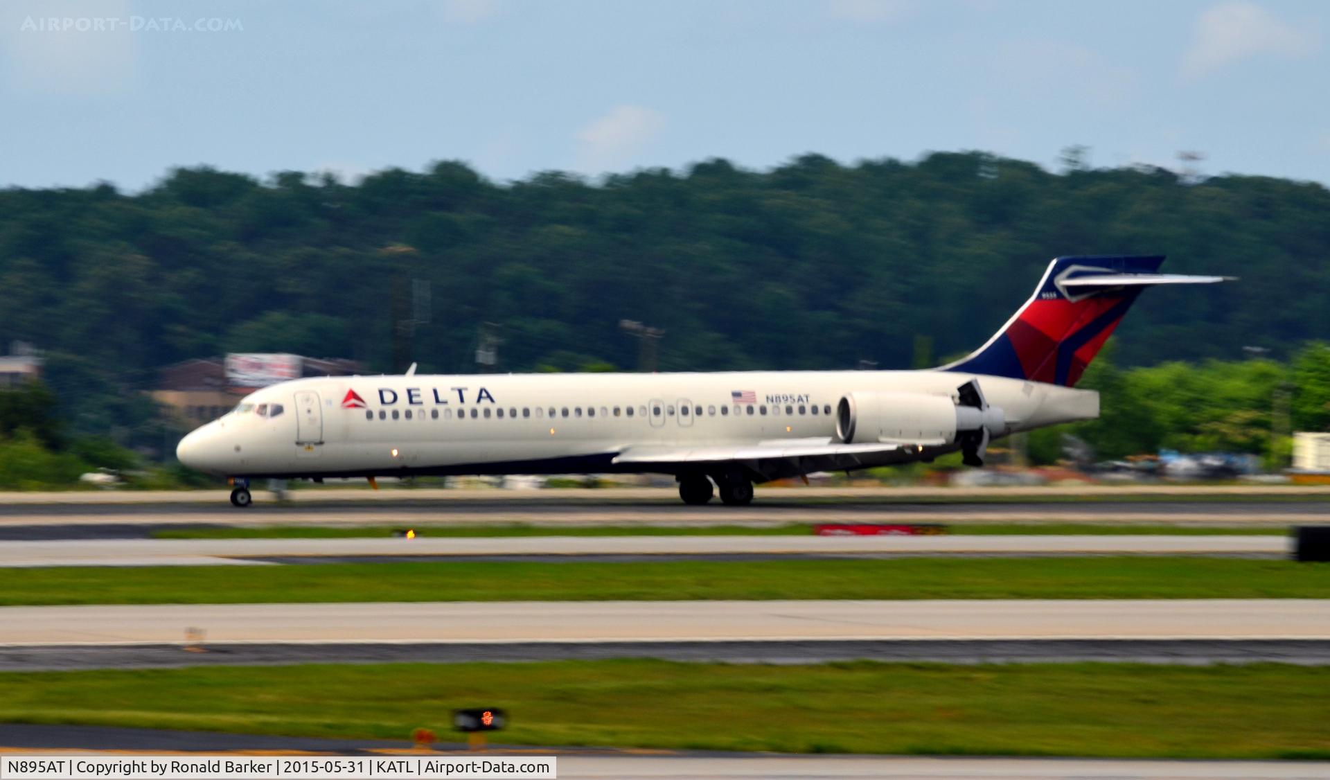 N895AT, 2004 Boeing 717-200 C/N 55047, Landing Atlanta
