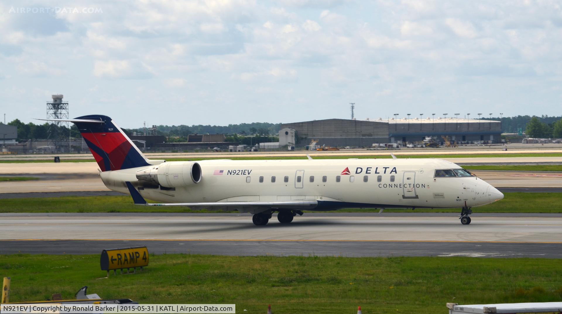 N921EV, 2003 Bombardier CRJ-200ER (CL-600-2B19) C/N 7819, Taxi Atlanta