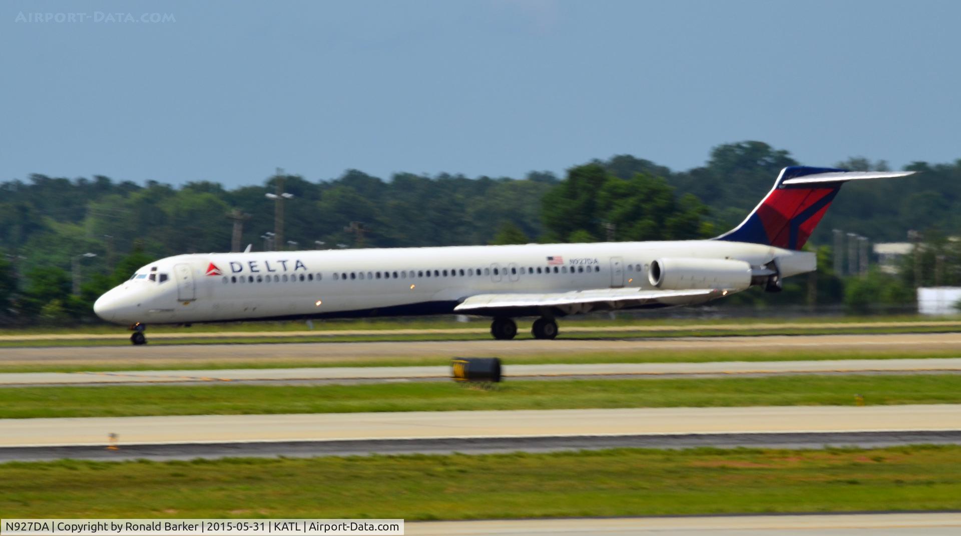 N927DA, 1988 McDonnell Douglas MD-88 C/N 49714, Landing Atlanta