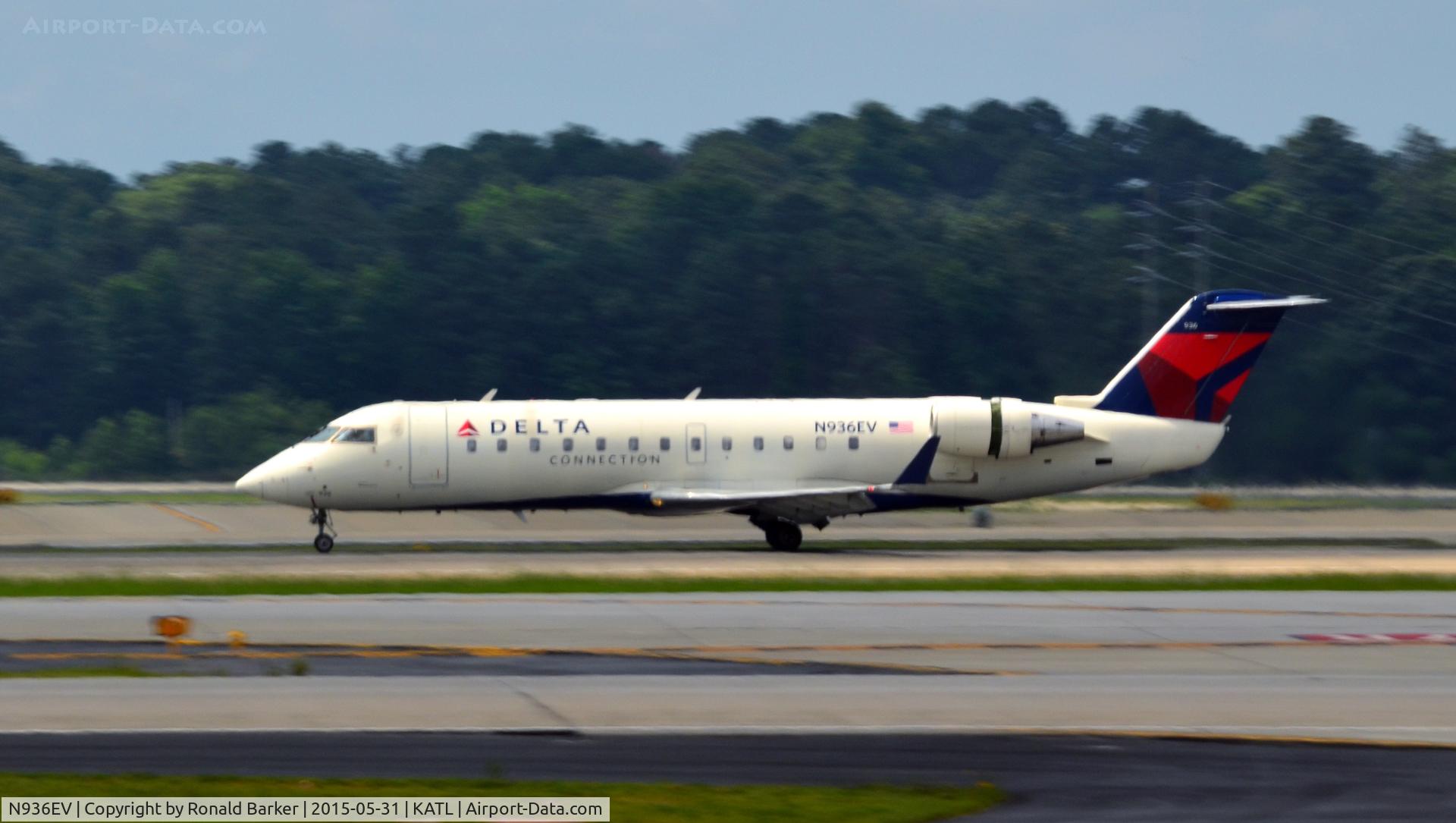 N936EV, 2005 Bombardier CRJ-200ER (CL-600-2B19) C/N 8038, Landing Atlanta