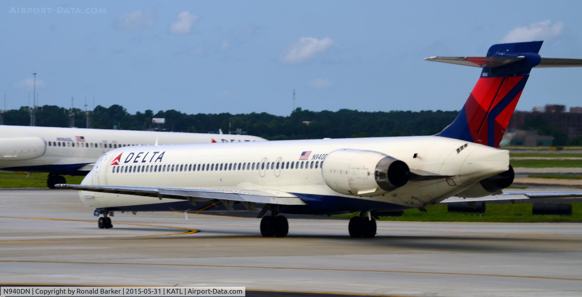 N940DN, 1997 McDonnell Douglas MD-90-30 C/N 53359, Taxi Atlanta