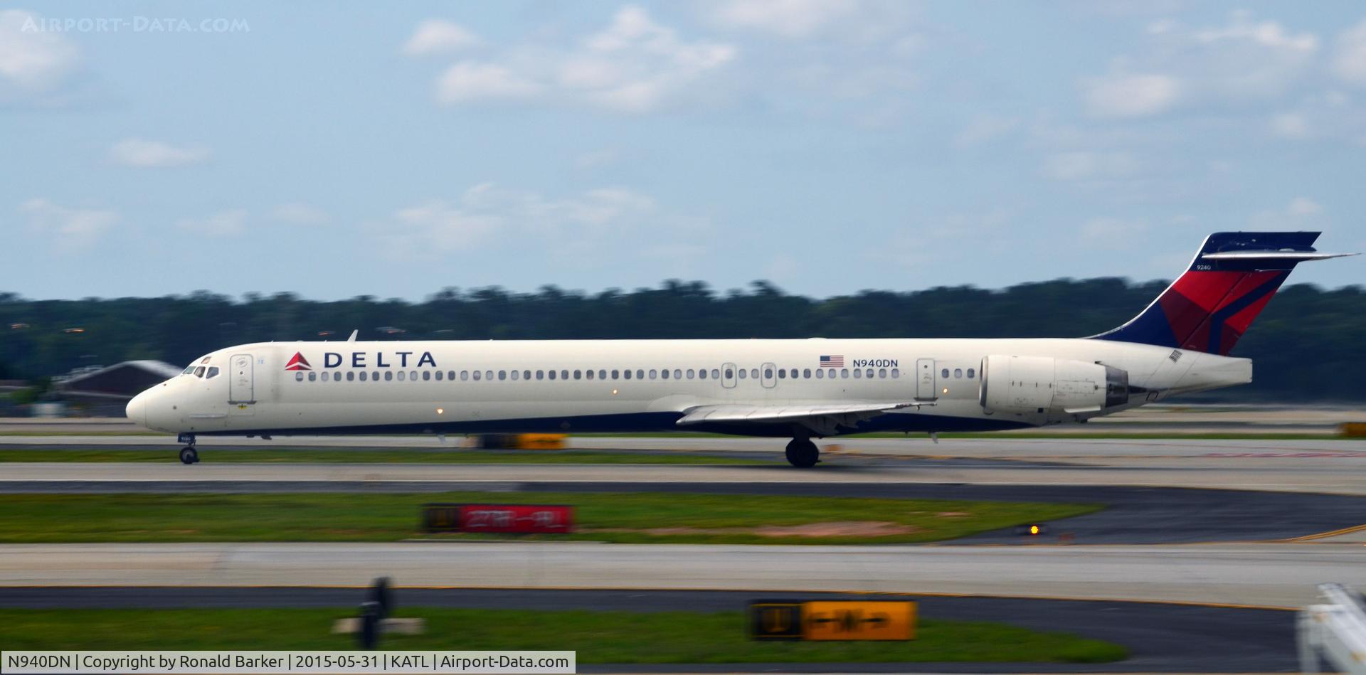 N940DN, 1997 McDonnell Douglas MD-90-30 C/N 53359, Takeoff Atlanta