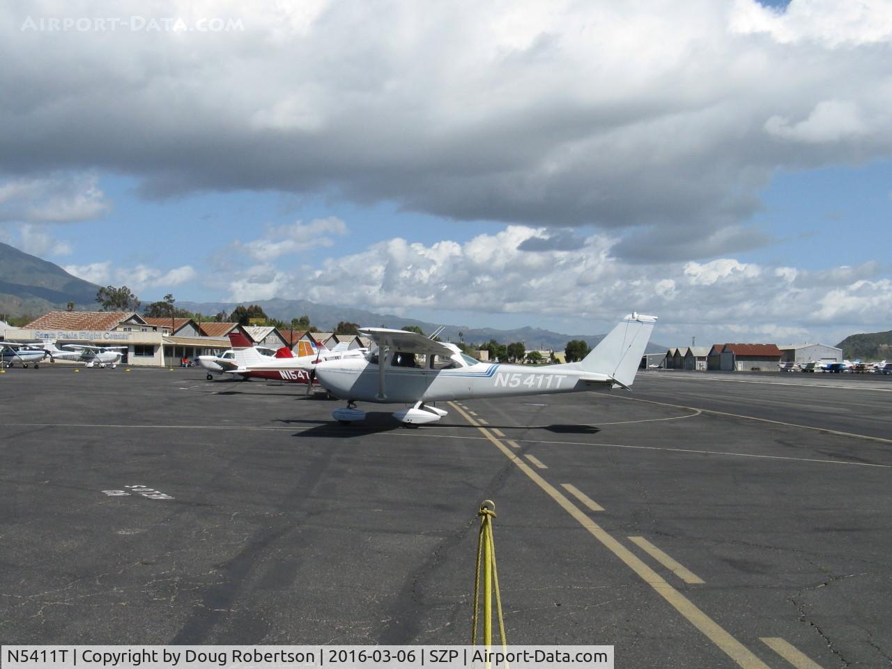 N5411T, 1964 Cessna 172E C/N 17251311, 1964 Cessna 172E, Continental O-300 145 Hp 6 cylinder, gross increase to 2,300 lbs, circuit breakers replaced electrical fuses in the E version, taxi