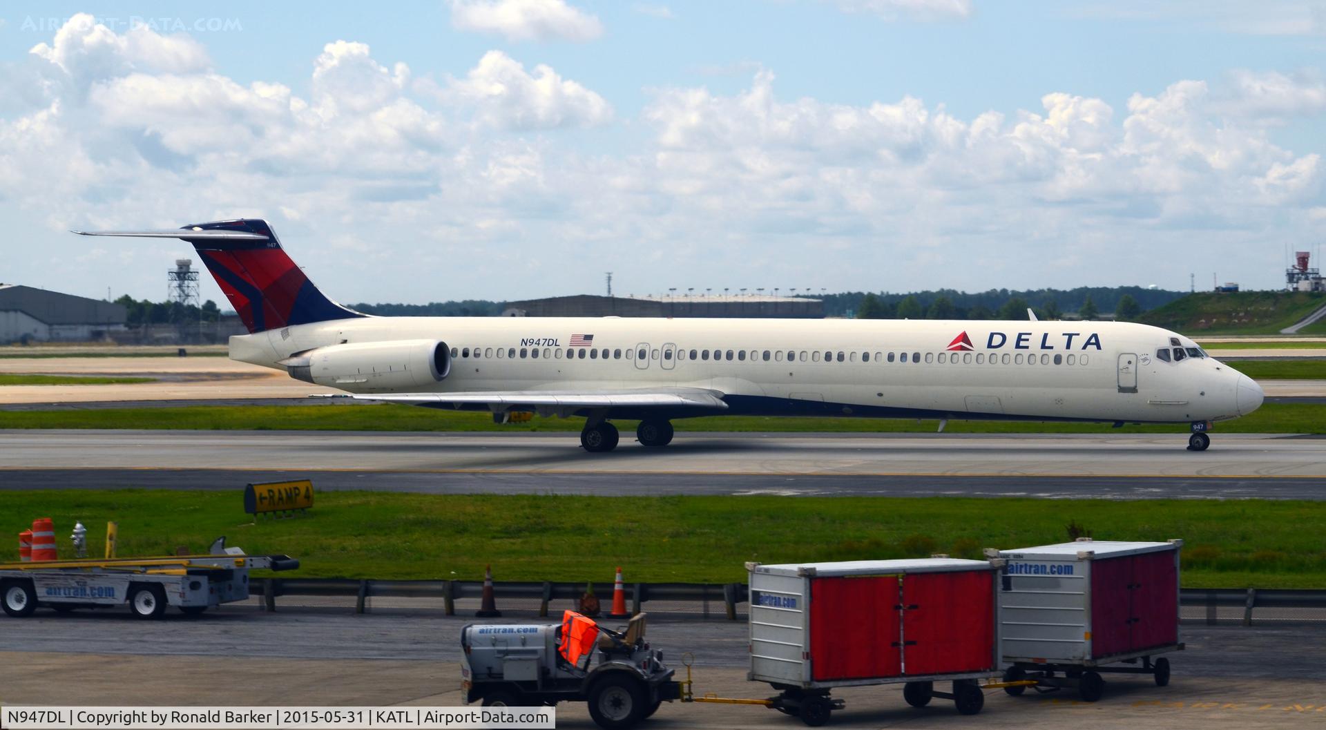 N947DL, 1989 McDonnell Douglas MD-88 C/N 49878, Taxi Atlanta