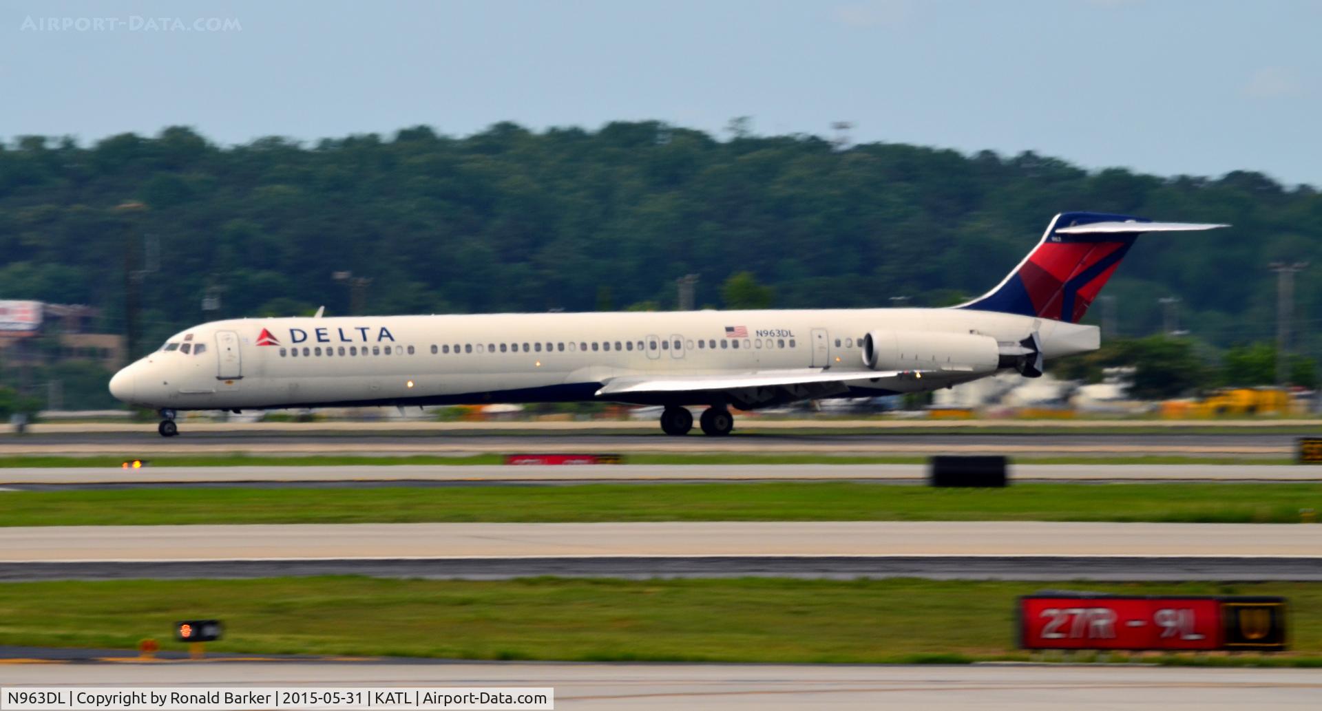 N963DL, 1990 McDonnell Douglas MD-88 C/N 49982, Landing Atlanta