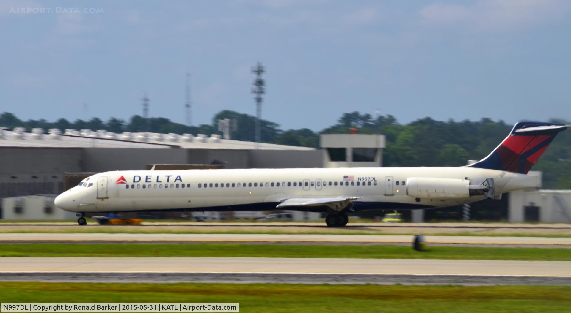 N997DL, 1992 McDonnell Douglas MD-88 C/N 53364, Landing Atlanta