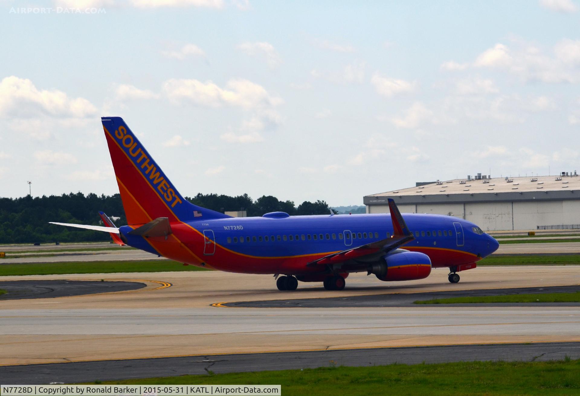 N7728D, 2006 Boeing 737-7BD C/N 33925, Taxi Atlanta