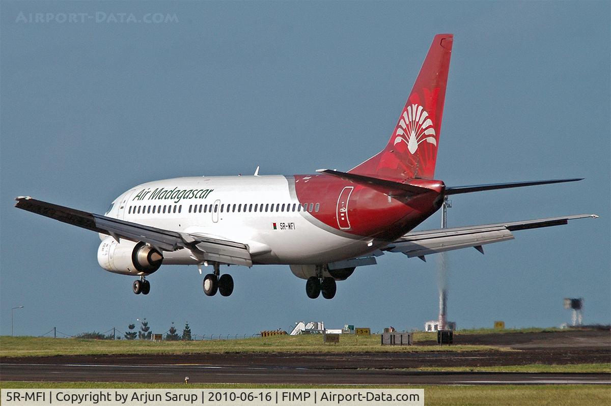 5R-MFI, 1994 Boeing 737-3Q8 C/N 26301, About to touch down on rwy 14 at Plaisance.