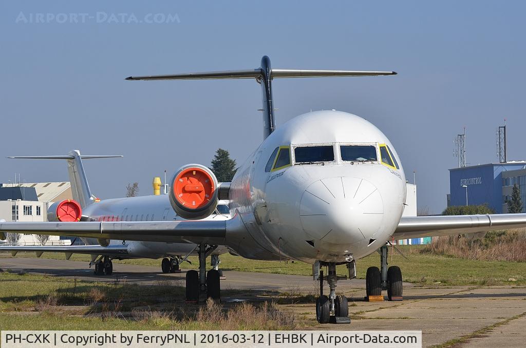 PH-CXK, 1990 Fokker 100 (F-28-0100) C/N 11313, Frontal view of this stored Fk100