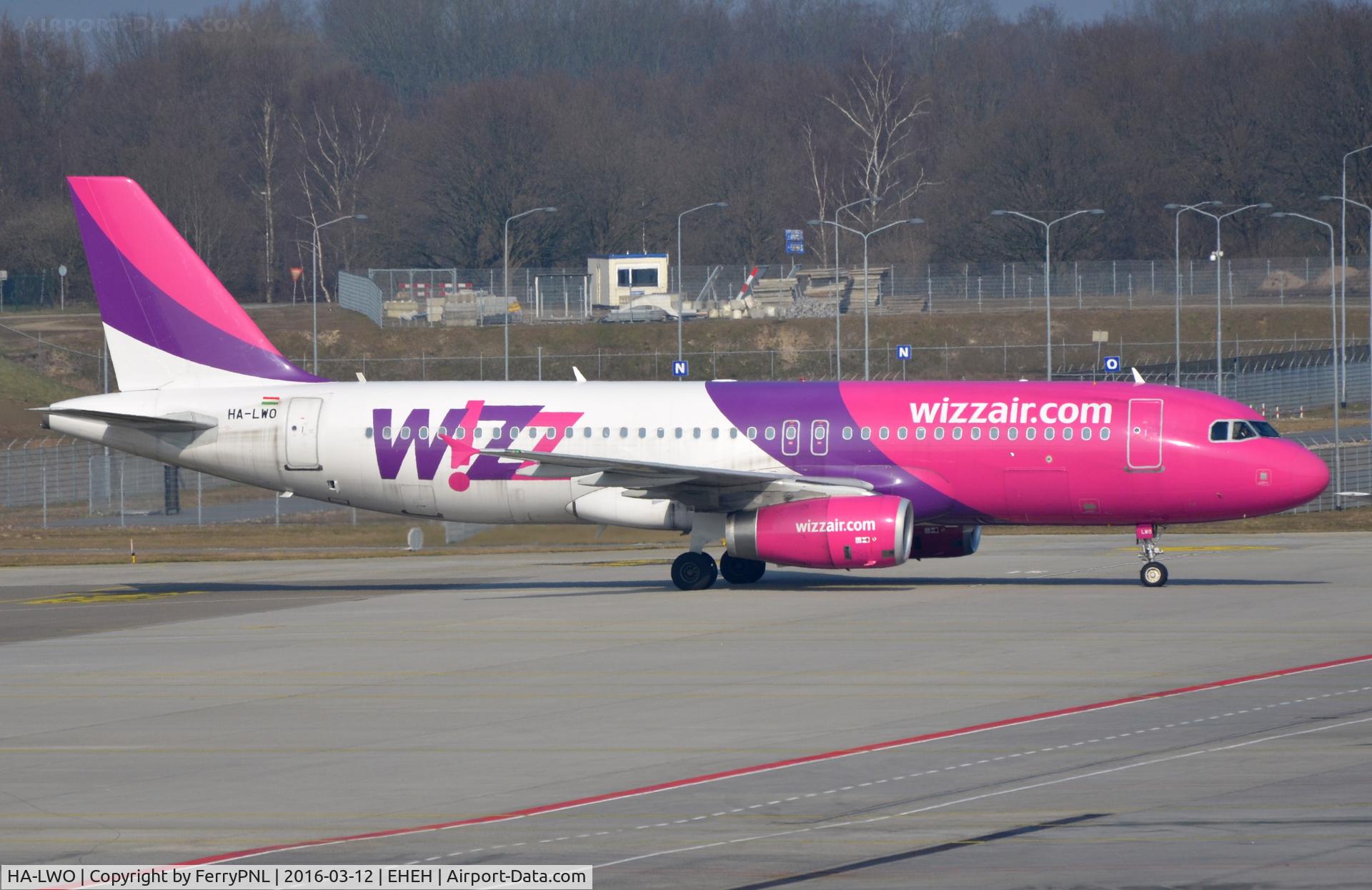 HA-LWO, 2012 Airbus A320-232 C/N 5123, Wizz taxying in after landing in EIN.