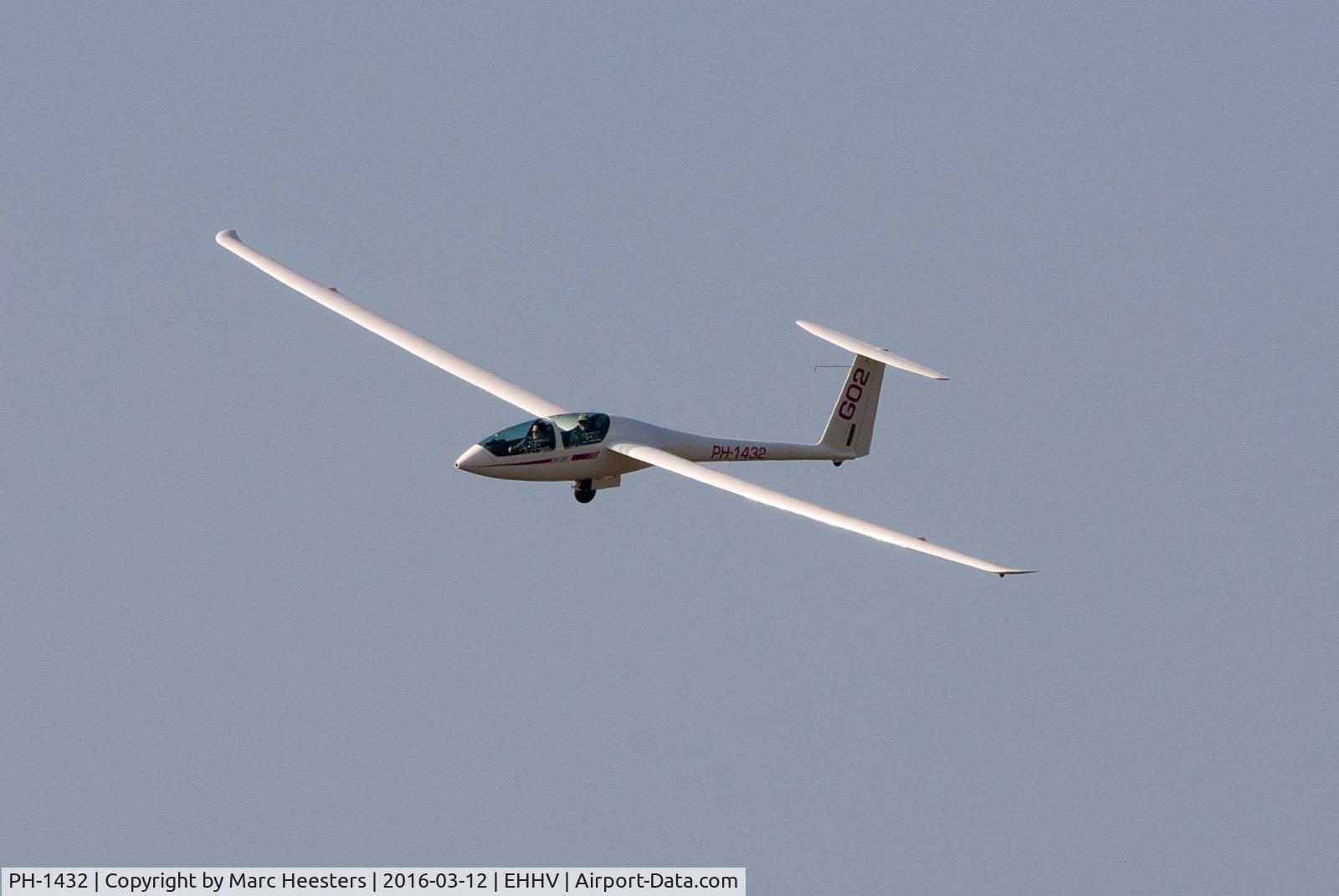 PH-1432, 2008 Dg Flugzeugbau DG-1000S C/N 10-134-S86, PH-1432/GO8 in a turn to short final