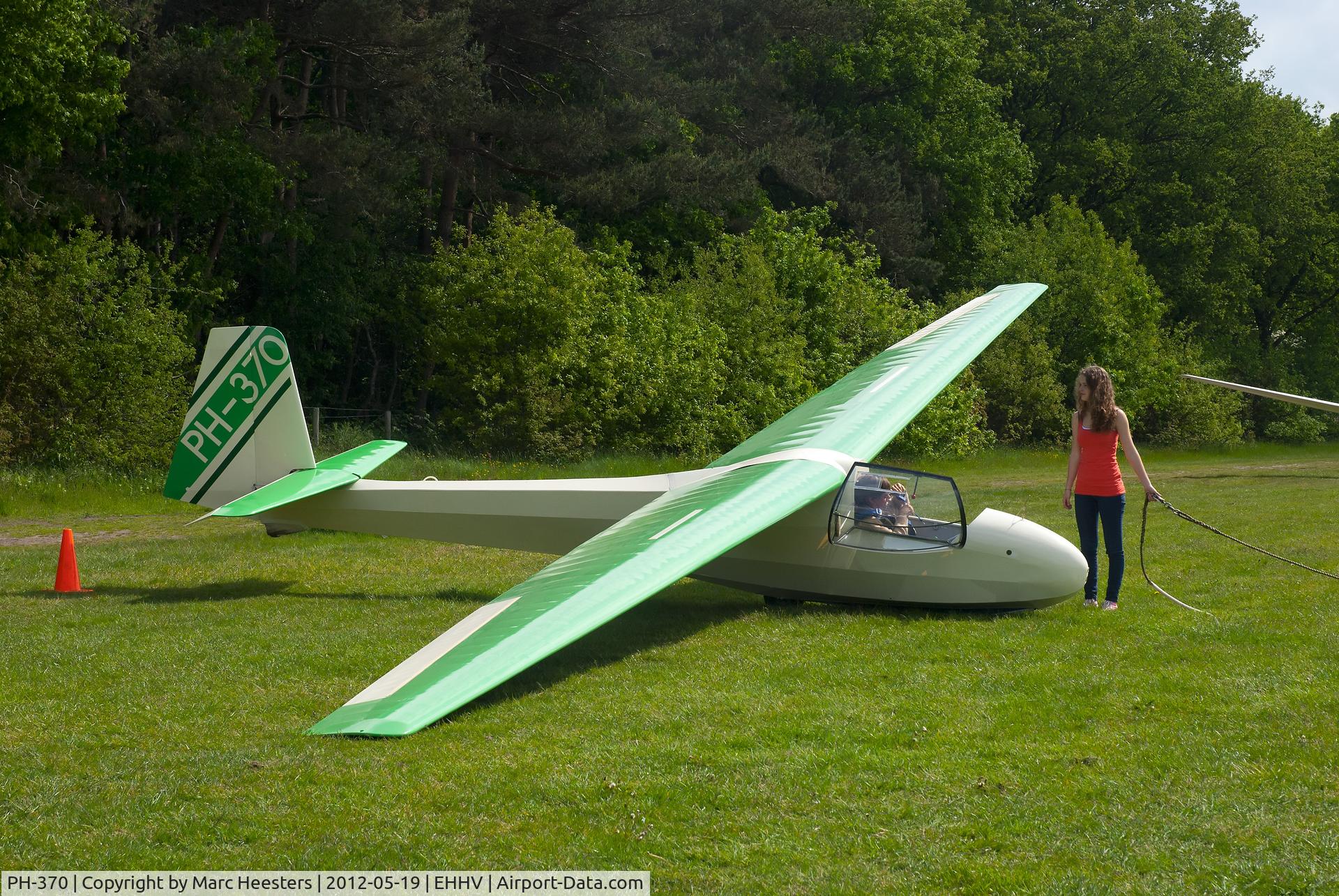 PH-370, Schleicher Ka-8B C/N 8678, Hilversum, May 19th 2012. Sping-glidingcamp