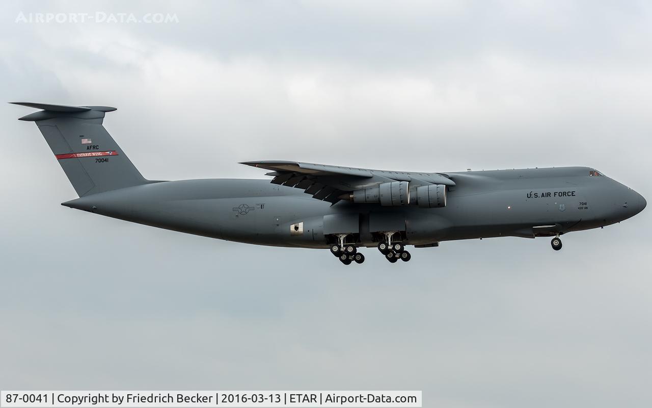 87-0041, 2013 Lockheed C-5M Super Galaxy C/N 500-0127, on final RW08