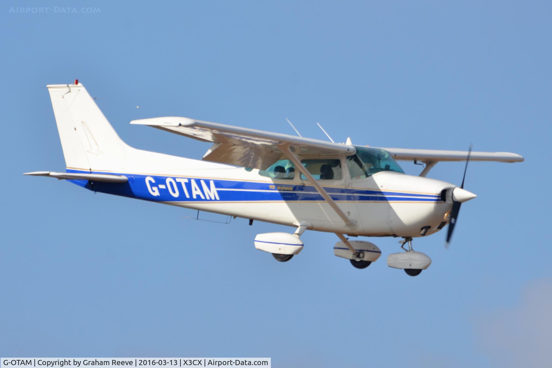 G-OTAM, 1974 Cessna 172M Skyhawk C/N 172-64098, Landing at Northrepps.
