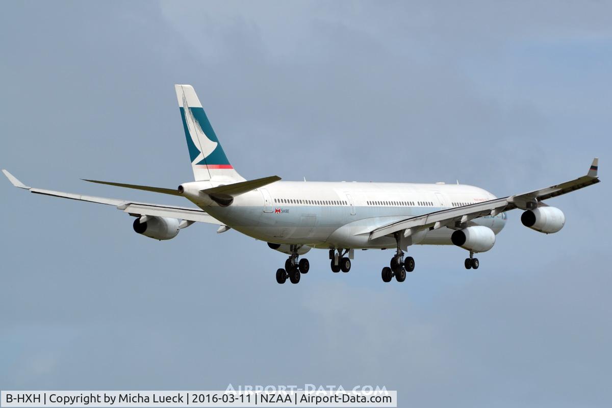 B-HXH, Airbus A340-313 C/N 218, At Auckland
