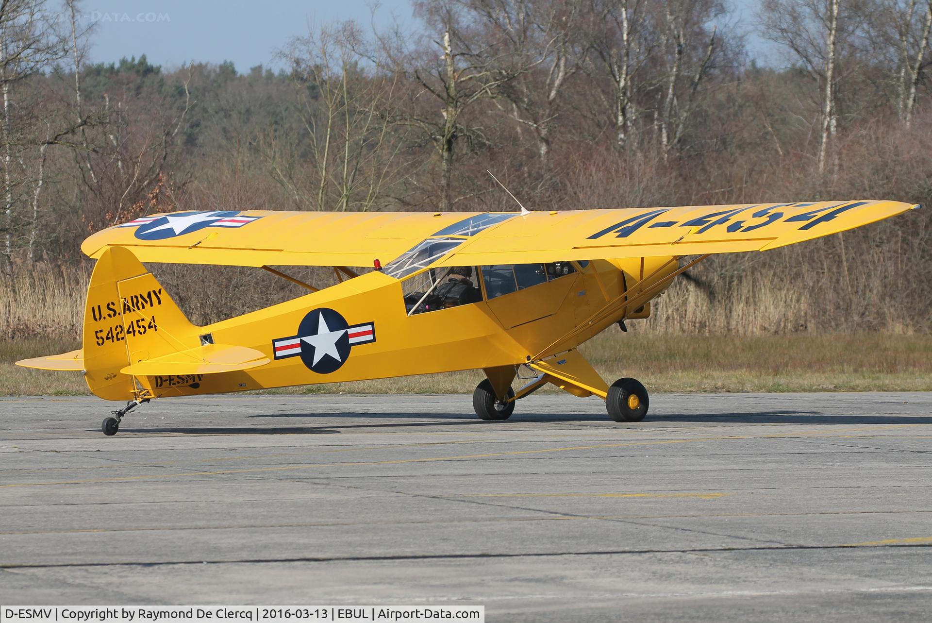 D-ESMV, 1954 Piper L-21B Super Cub (PA-18-135) C/N 18-3854, Taxiing to rwy 07.
