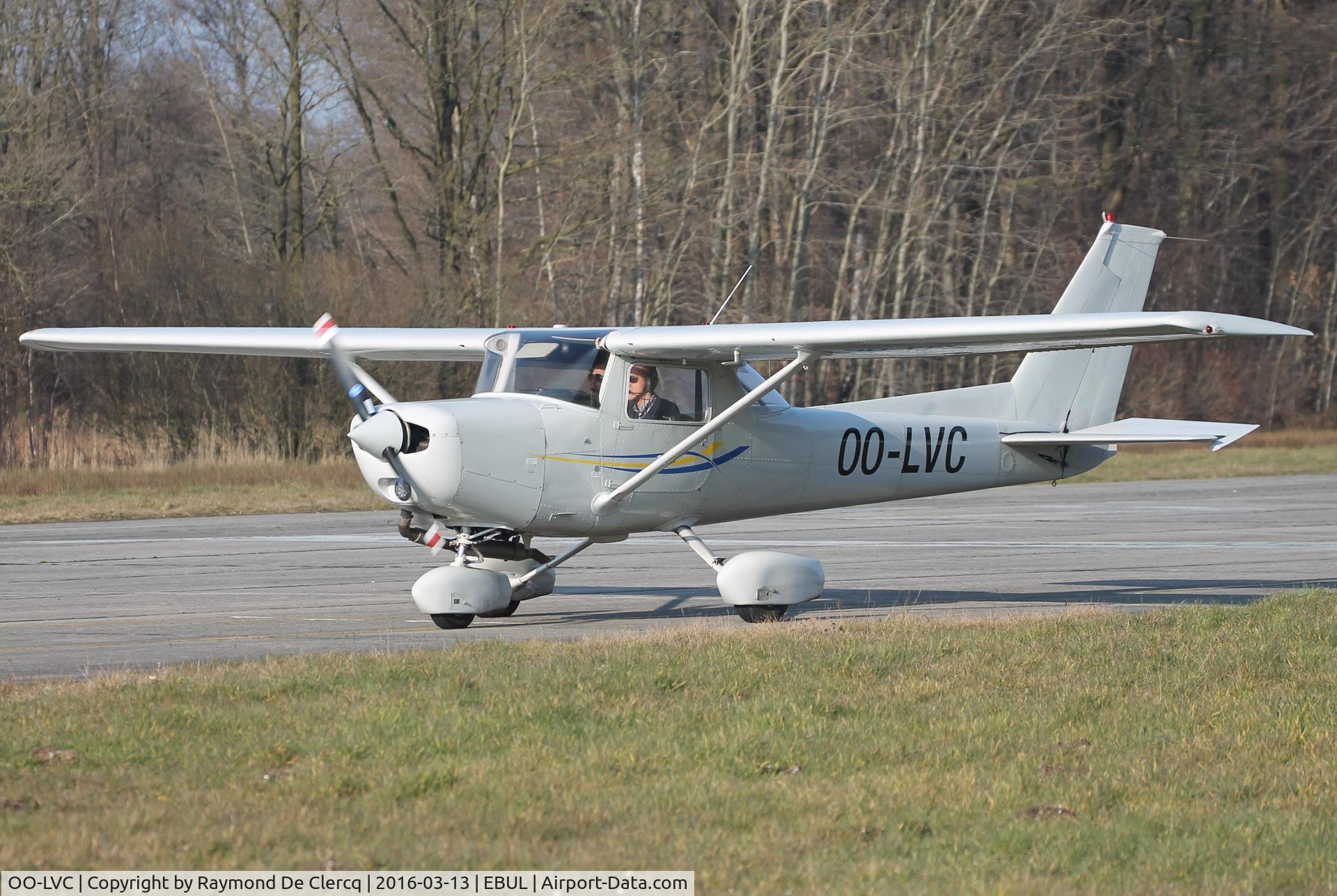 OO-LVC, 1978 Cessna 152 C/N 15282549, Taxiing.