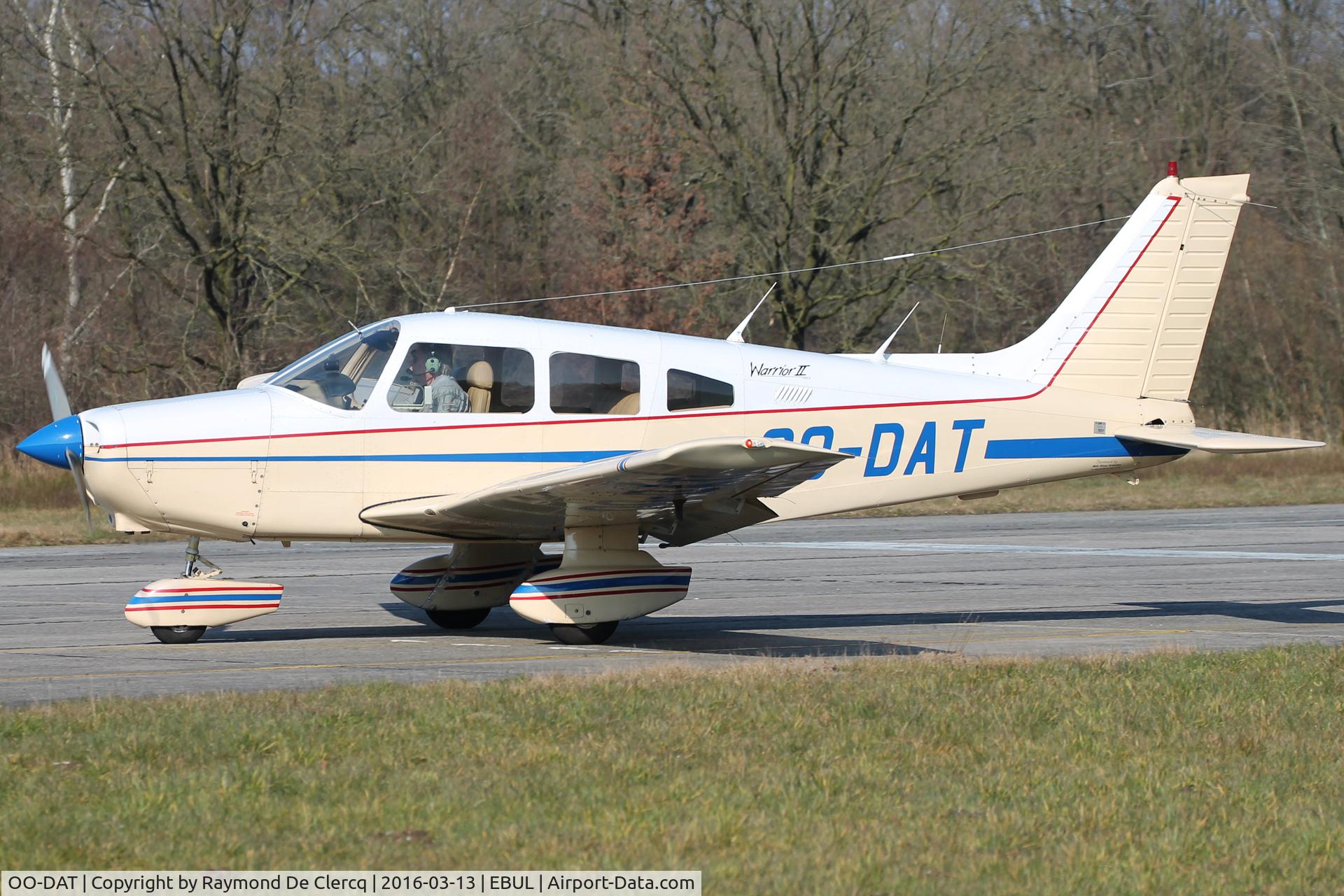 OO-DAT, 1980 Piper PA-28-161 Cherokee Warrior II C/N 28-8016066, Taxiing.