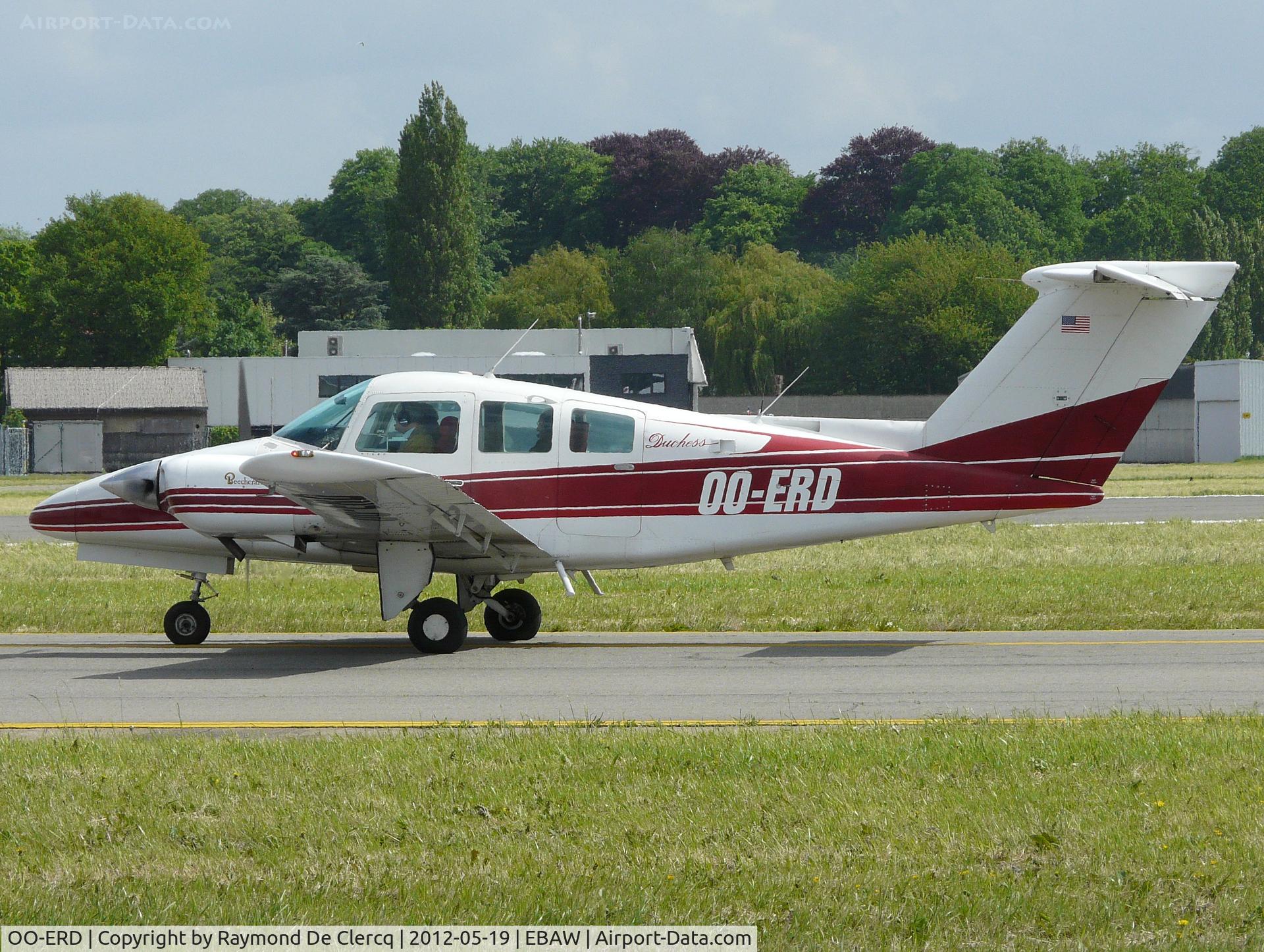 OO-ERD, Beech 76 Duchess C/N ME-374, Taxiing.