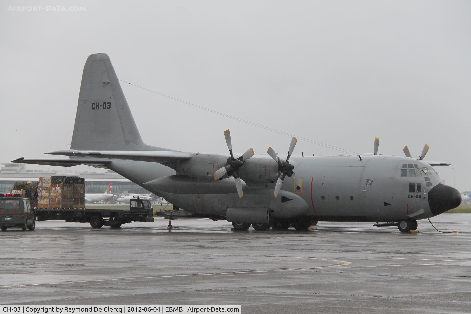CH-03, 1972 Lockheed C-130H Hercules C/N 382-4461, Loading the CH-03.