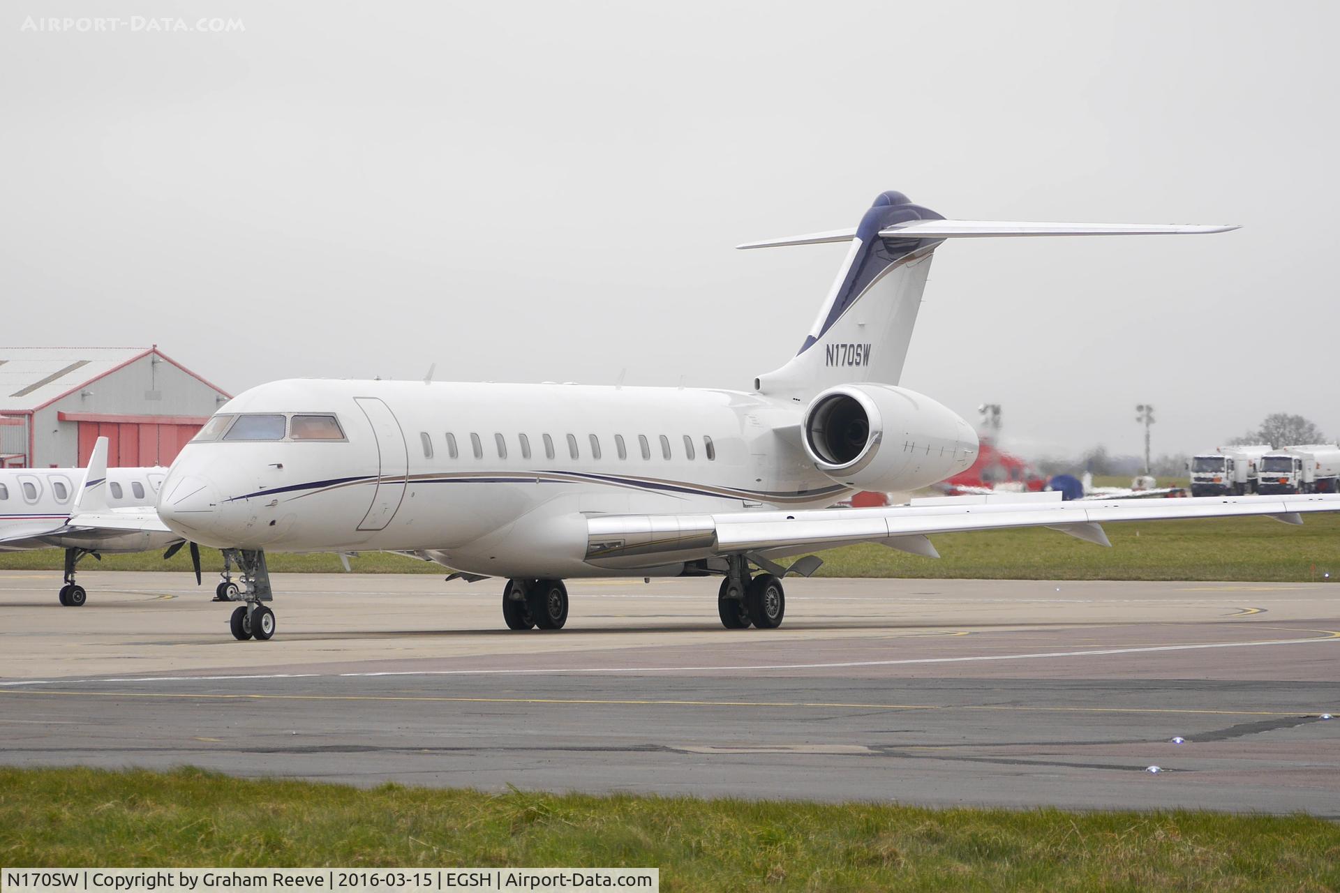 N170SW, 1999 Bombardier BD-700-1A10 Global Express C/N 9042, About to depart from Norwich.