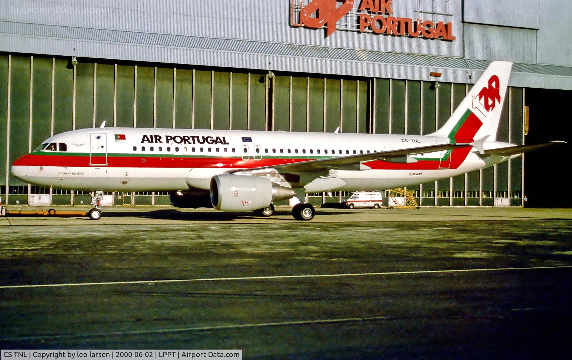 CS-TNL, 2000 Airbus A320-214 C/N 1231, Lisabon 2.6.00 a/c only 3 days  old.