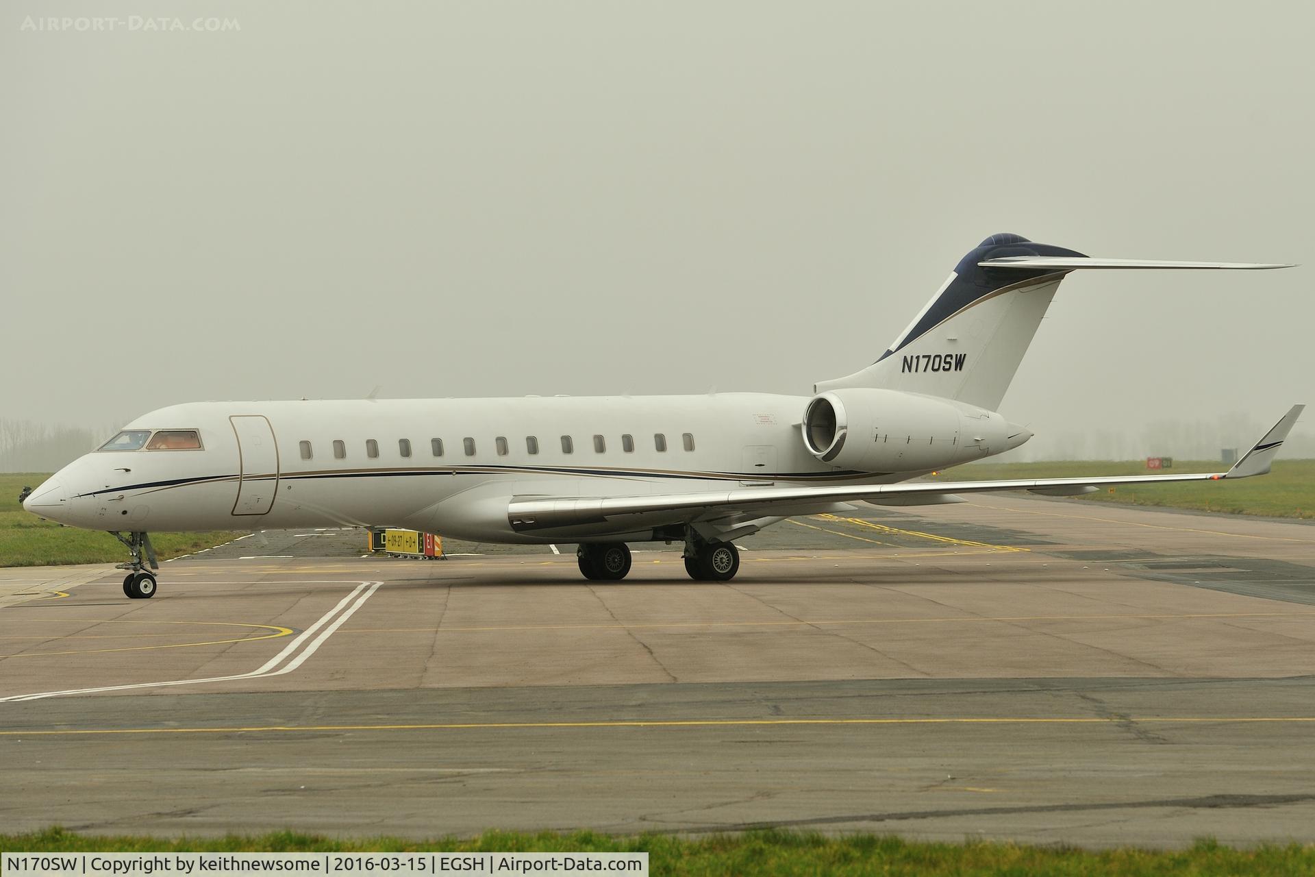 N170SW, 1999 Bombardier BD-700-1A10 Global Express C/N 9042, Misty morning arrival.