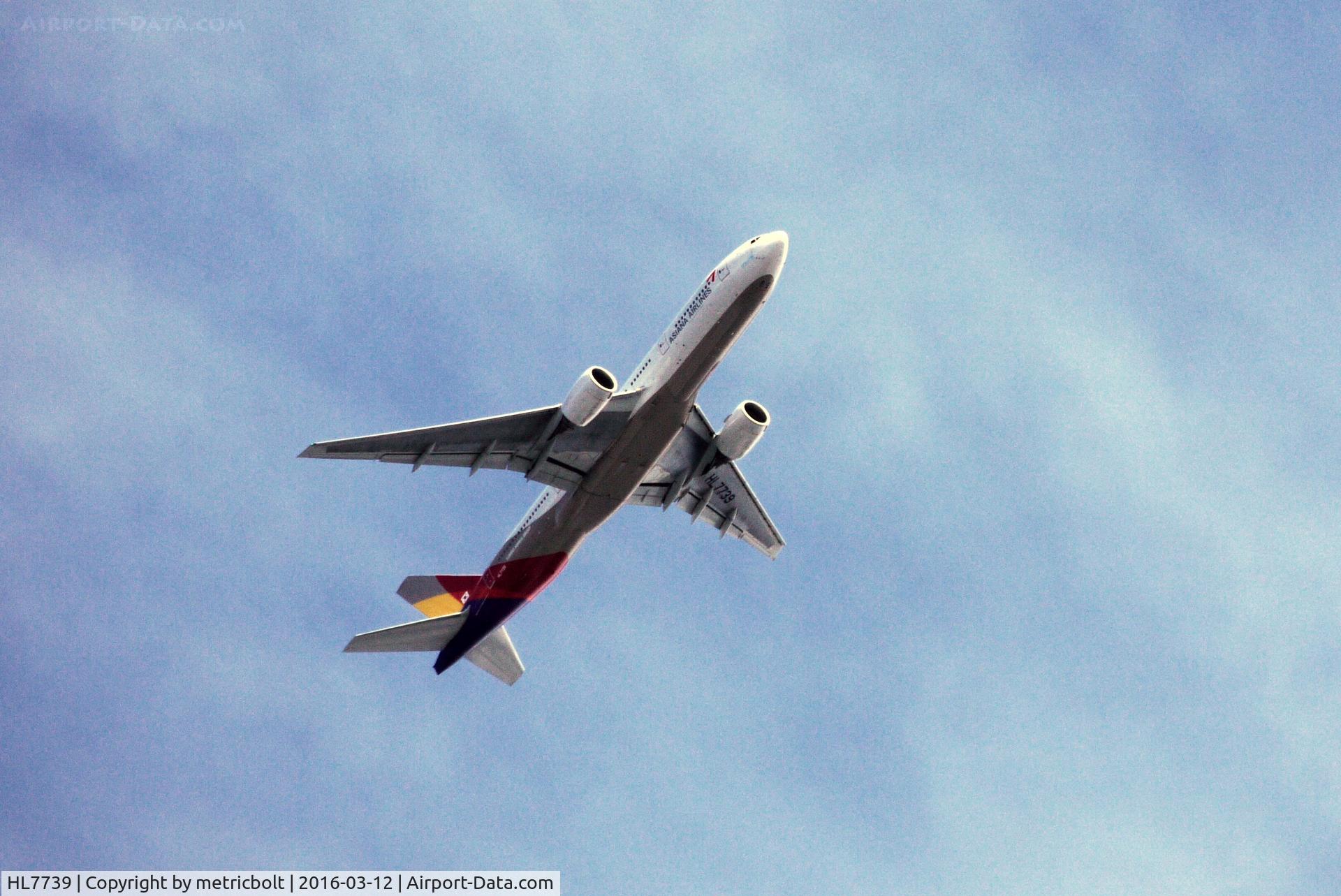 HL7739, Boeing 777-28E/ER C/N 29175, in flight over Seattle