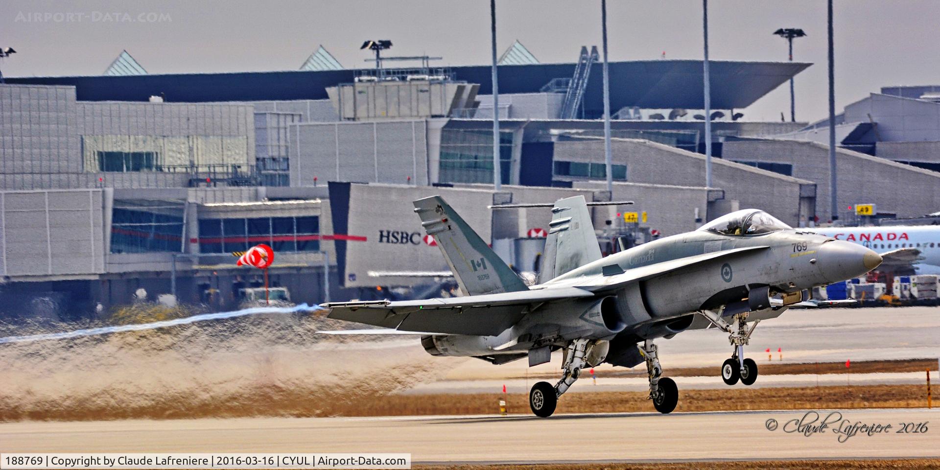188769, 1986 McDonnell Douglas CF-188A Hornet C/N 0485/A400, On 2016-03-16 - 188769, 1986 McDonnell Douglas CF-188A Hornet, C/N: 0485/A400 make a courtesy visit te Montreal Pierre Elliot Trudeau International airport CYUL