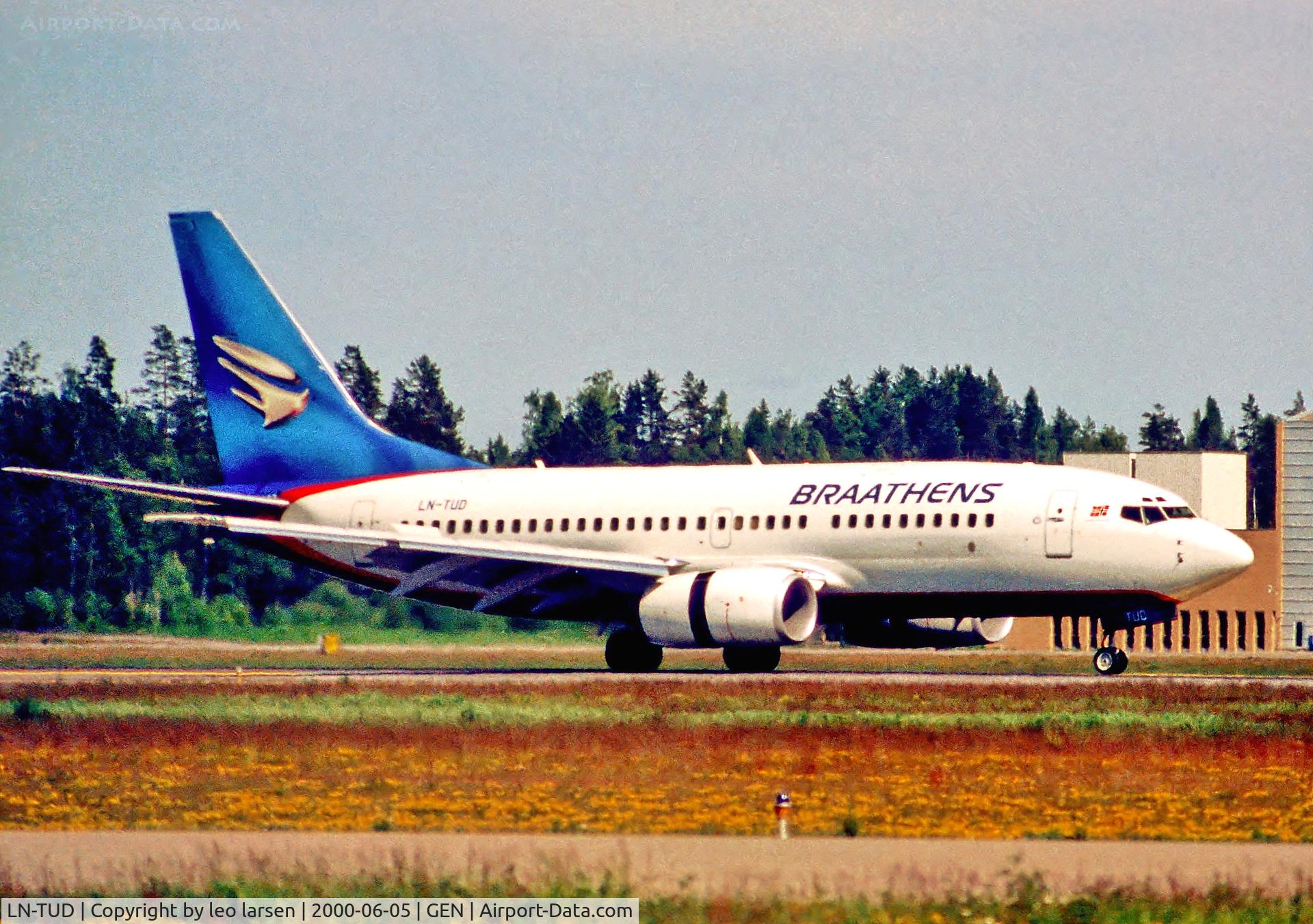 LN-TUD, 1998 Boeing 737-705 C/N 28217, Gardermoen Oslo 5.6.00