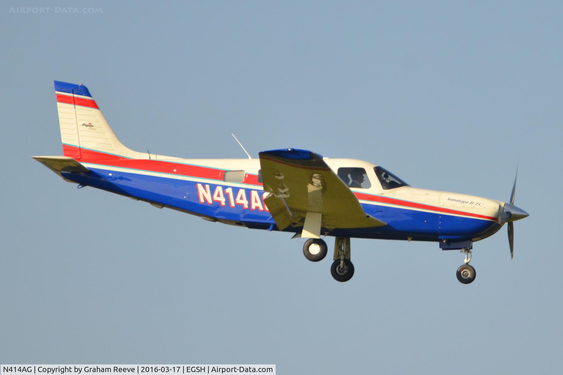 N414AG, 2000 Piper PA-32R-301T Turbo Saratoga C/N 3257184, Landing at Norwich.