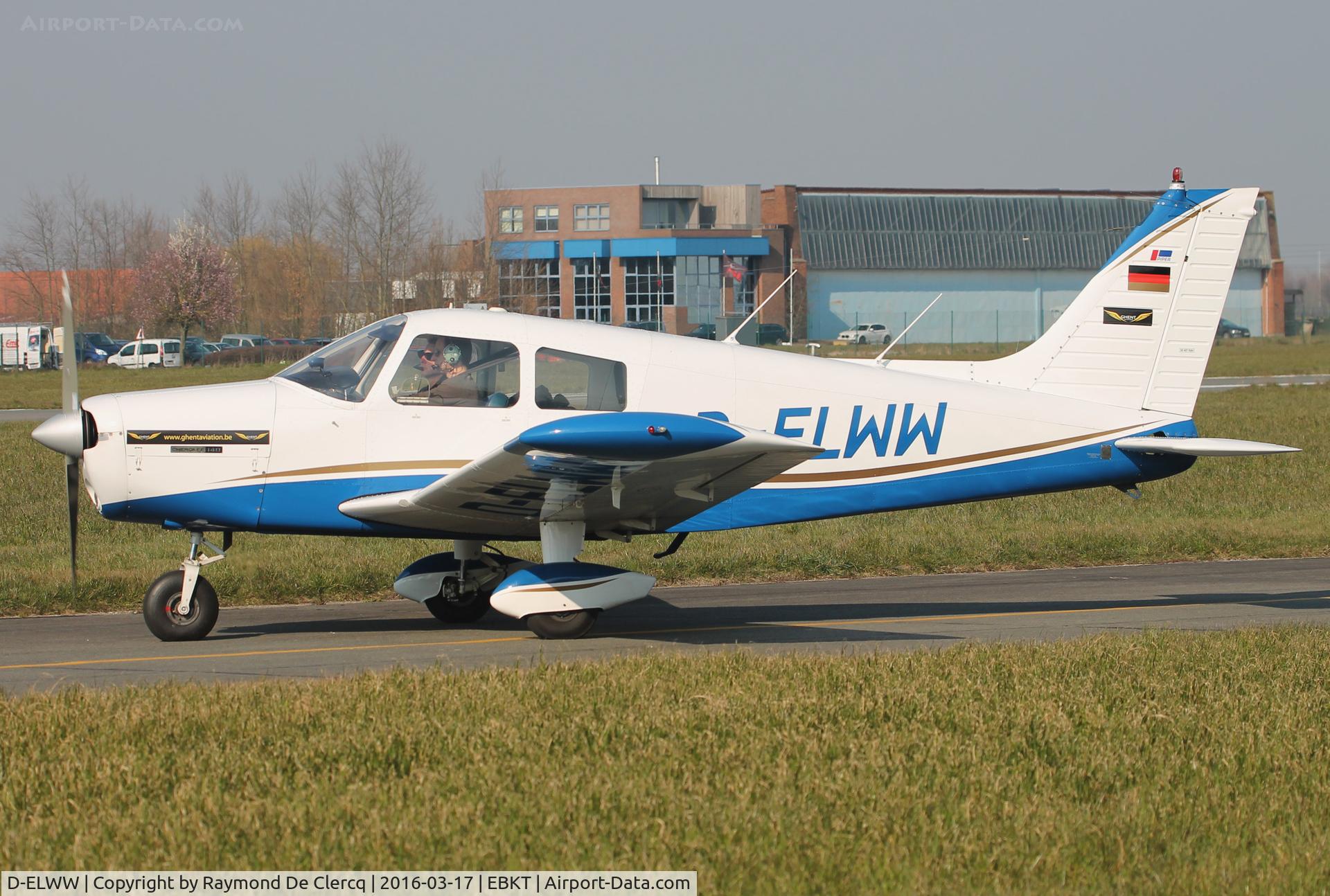 D-ELWW, Piper PA-28-140 Cherokee Cruiser C/N 28-7525259, Taxiing to rwy 06.