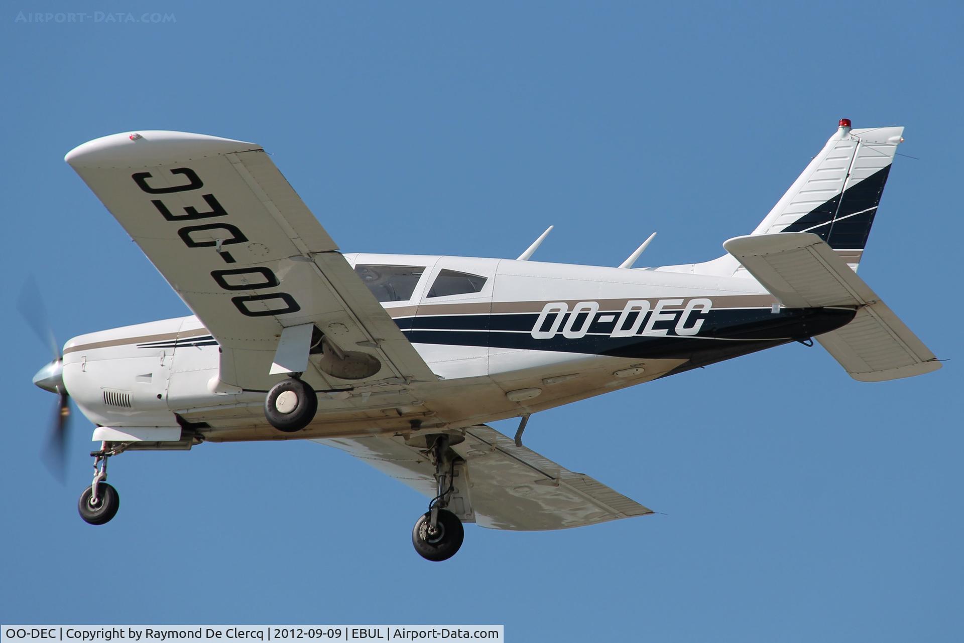 OO-DEC, 1970 Piper PA-28R-200 Cherokee Arrow C/N 28R-35694, Take off.