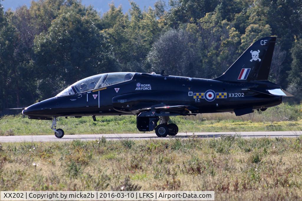 XX202, 1978 Hawker Siddeley Hawk T.1A C/N 049/312049, Taxiing