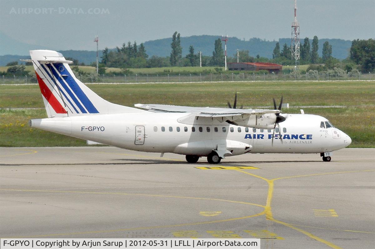 F-GPYO, 1997 ATR 42-500 C/N 544, Taxiing out for departure.