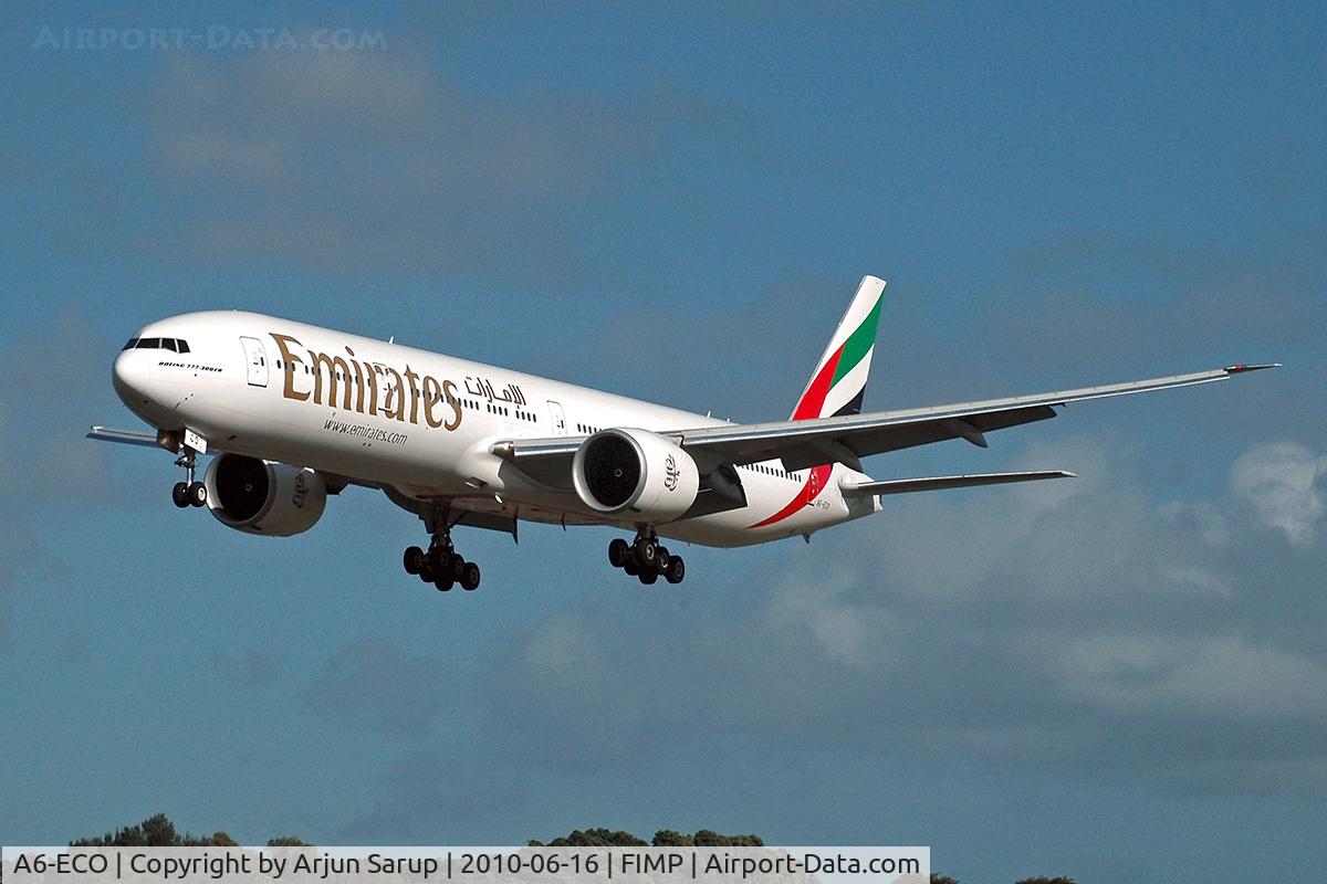 A6-ECO, 2009 Boeing 777-36N/ER C/N 37706, Approaching rwy 14 at Plaisance.
