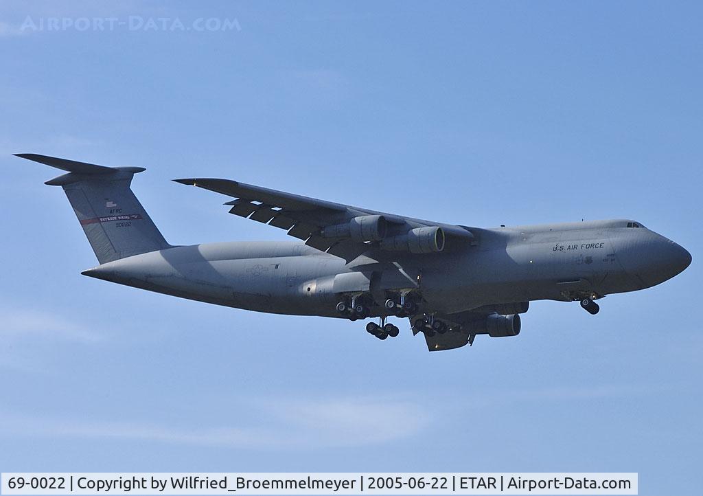 69-0022, 1969 Lockheed C-5A Galaxy C/N 500-0053, On Approach to Runway 09