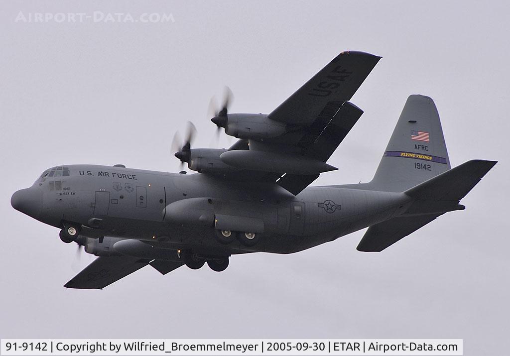 91-9142, Lockheed C-130H Hercules C/N 382-5295, On Approach to Runway 26