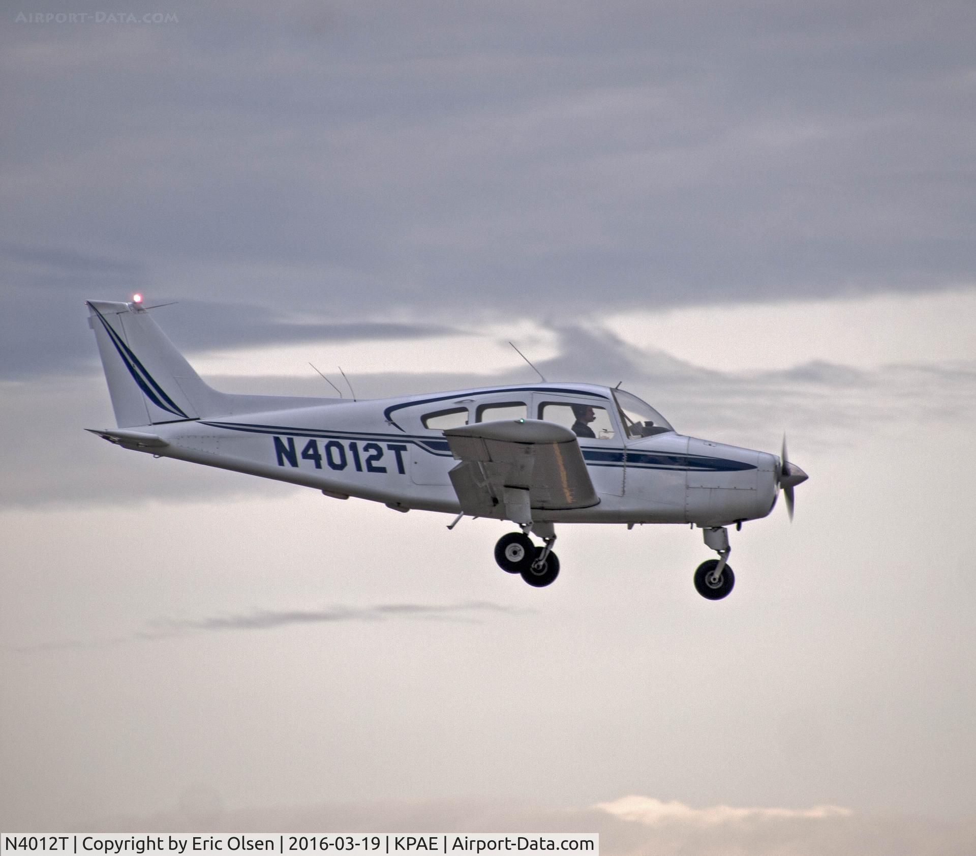 N4012T, 1968 Beech B23 Musketeer C/N M-1119, Beech coming into Paine Field
